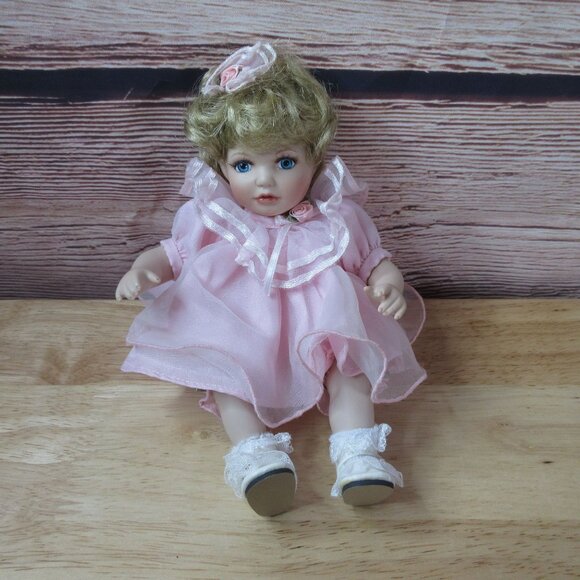 Marie Osmond Tiny Tot Porcelain 8" Sitting Doll Vintage 2000 - Picture 2 of 8
